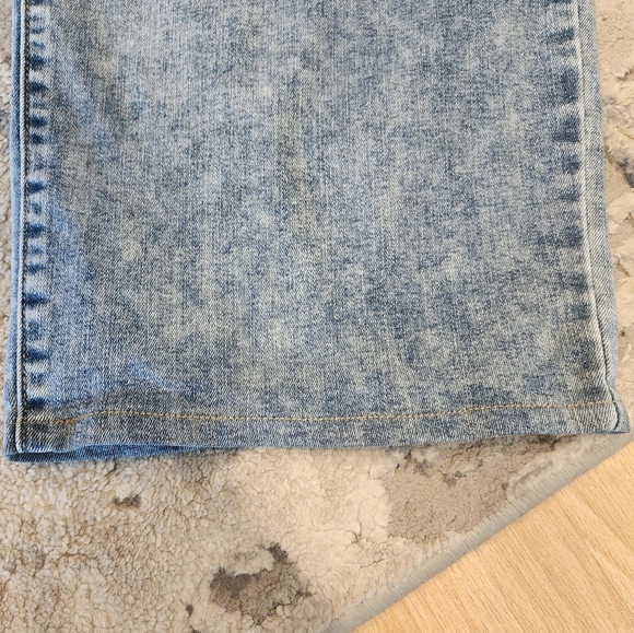 Lane Bryant Crop Jeans.  Women's plus size 34/36. 6X. Stretch denim - Picture 4 of 16